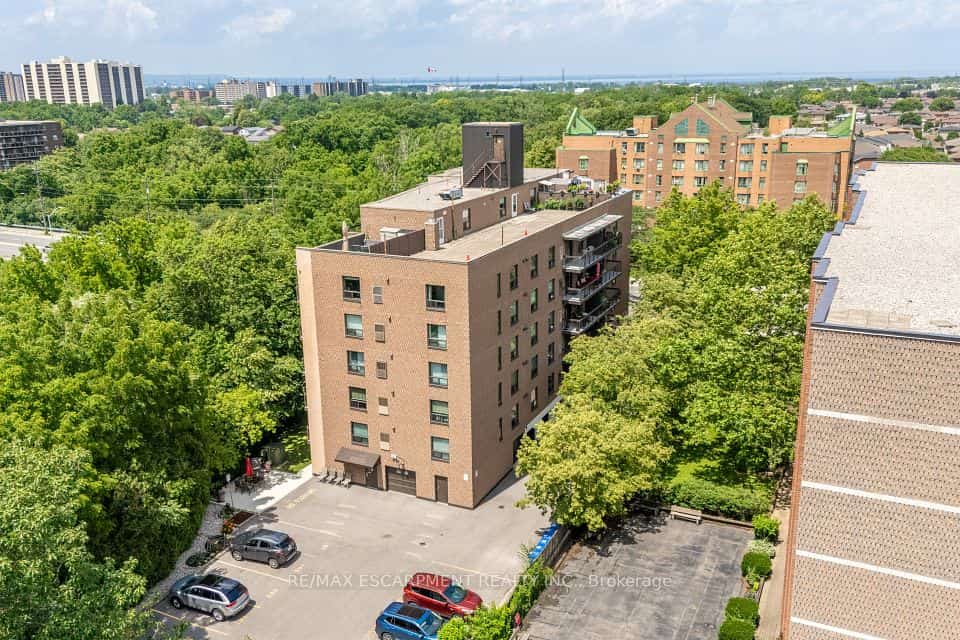 966 Queenston Road #204, Hamilton, ON L8G 1B7