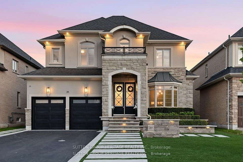 39 Glengowan Street, Whitby, ON L1R 0K9
