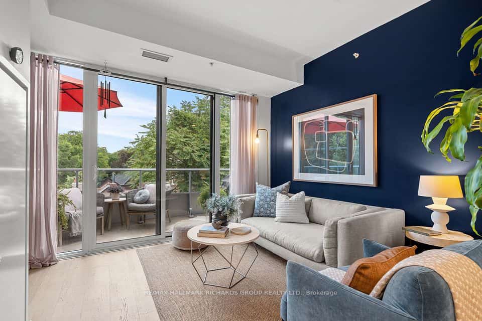 1960 Queen Street E #301, Toronto, ON M4L 1H8