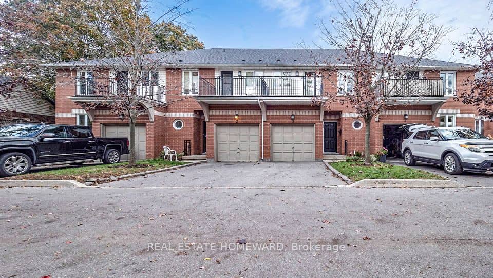 476 Walker's Line, Burlington