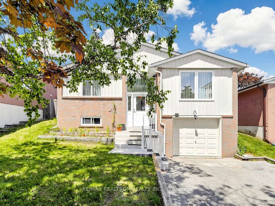 57 William Roe Boulevard, Newmarket, ON L3Y 5E9