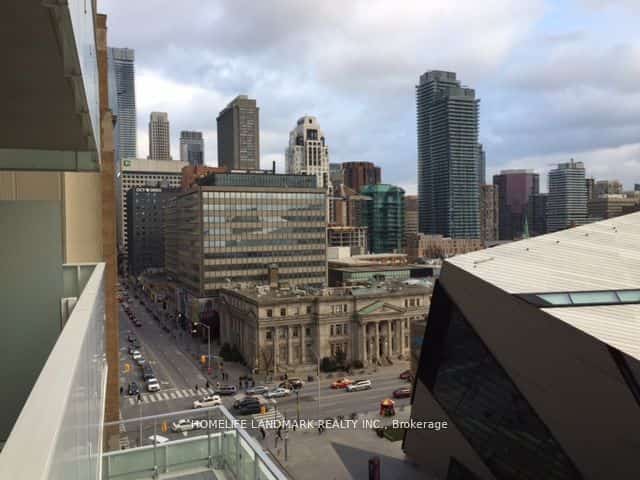 200 Bloor Street W #1004, Toronto, ON M5S 1T8