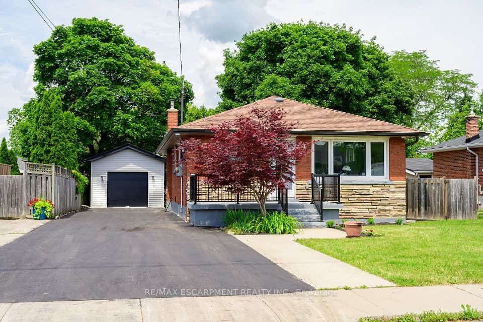 150 Howard Avenue, Hamilton, ON L9A 2W8