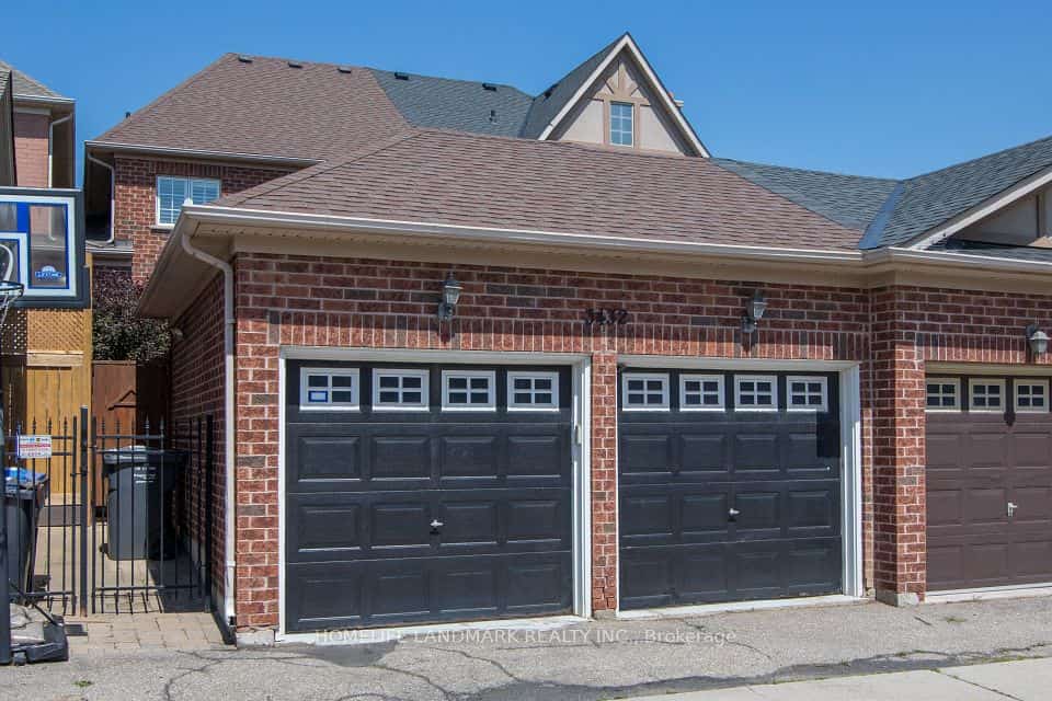3432 Eglinton Avenue W, Mississauga, ON L5M 7P2