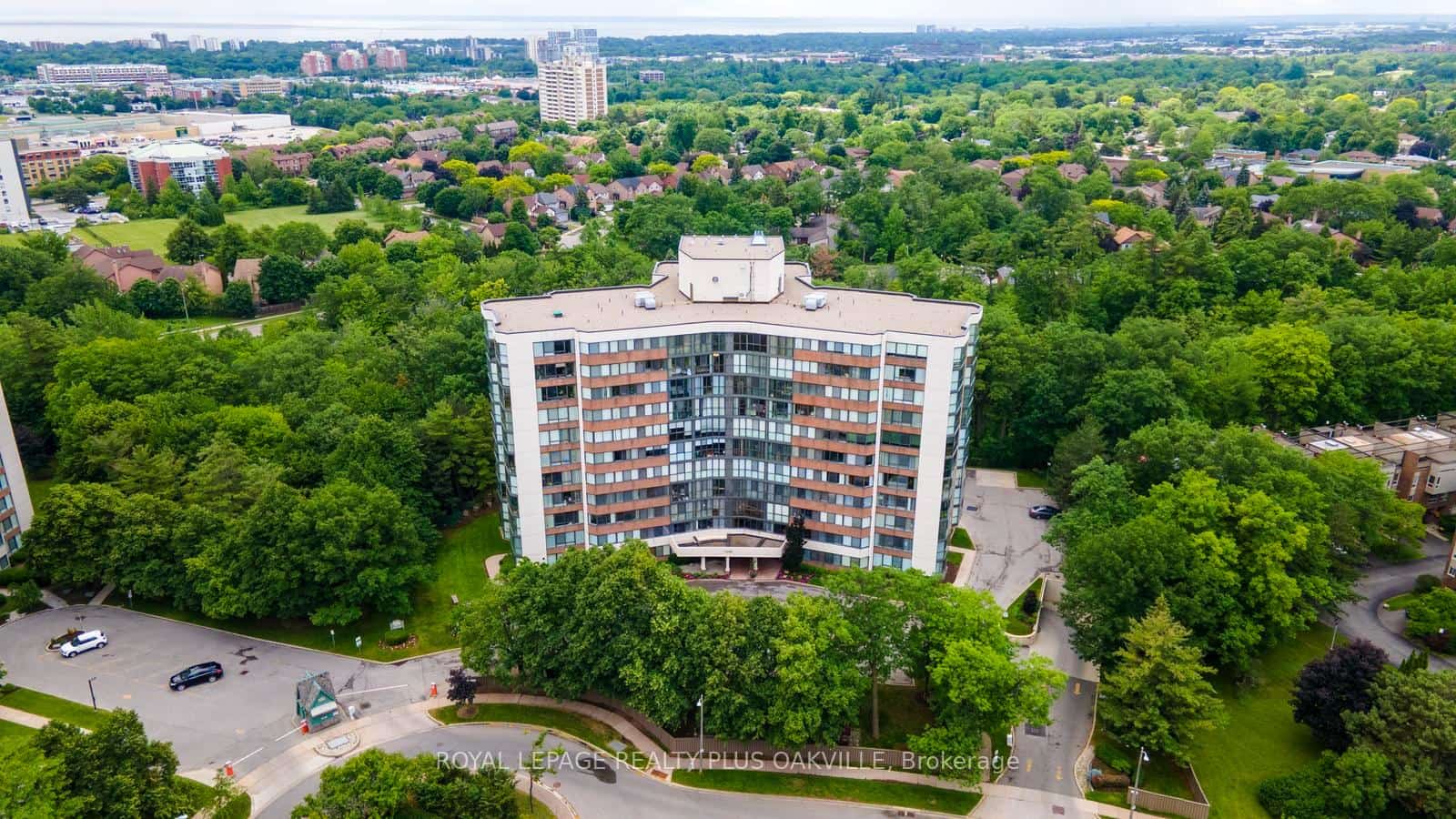 1240 Marlborough Court #1006, Oakville, ON L6H 3K7