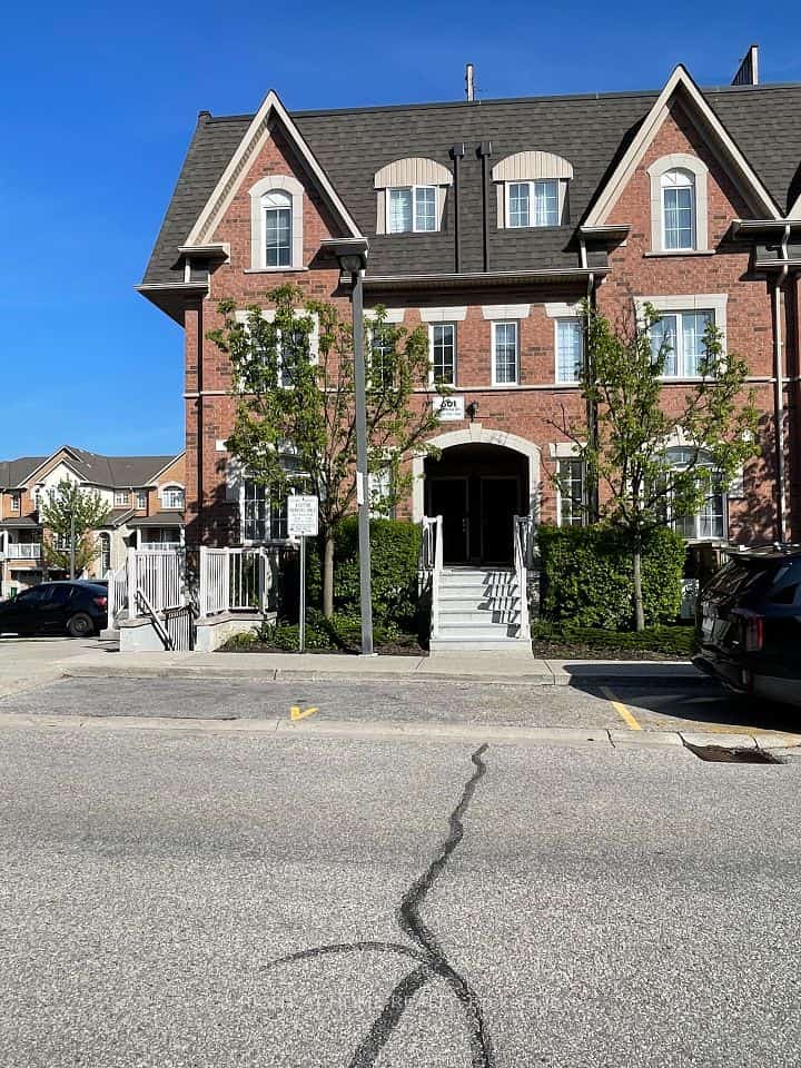 601 Shoreline Drive #122, Mississauga, ON L5B 4J9