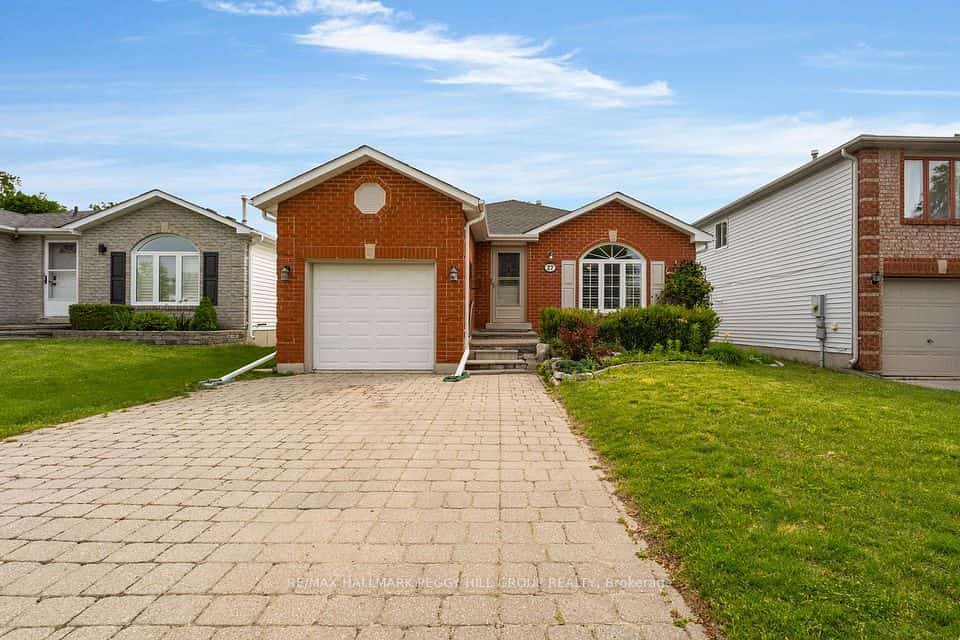 27 Finlay Road, Barrie, ON L4N 7T8