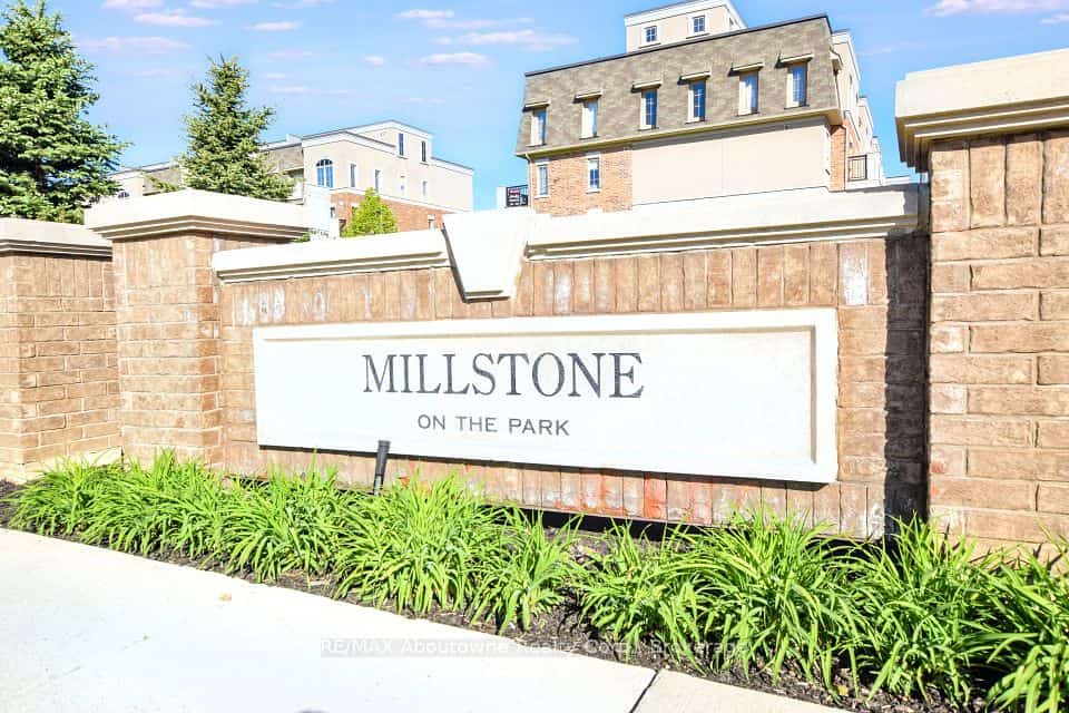 2441 Greenwich Drive #116, Oakville, ON L6M 0S3