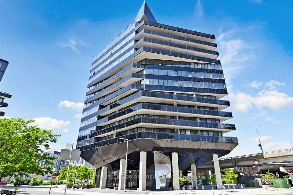 21 Lawren Harris Square #801, Toronto, ON M5A 0T4
