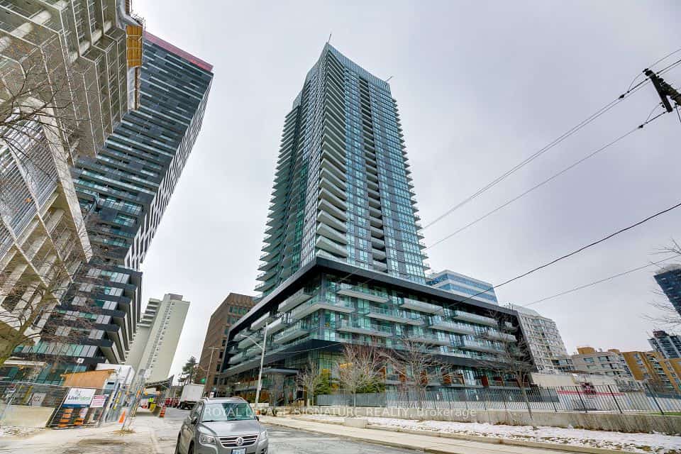 30 Roehampton Avenue #806, Toronto, ON M4P 0B9