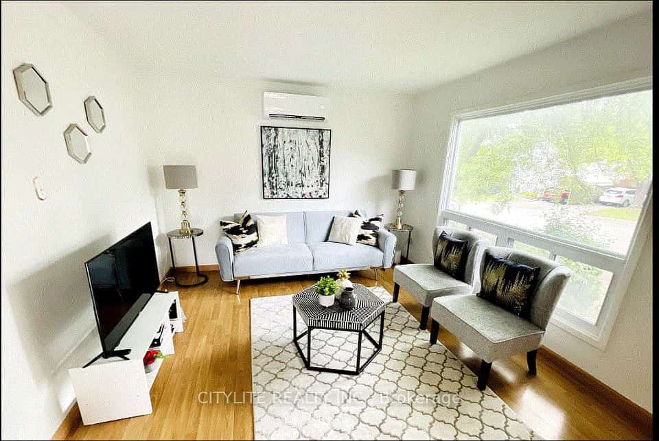 8 Horseshoe Court, Brampton, ON L6S 1S1