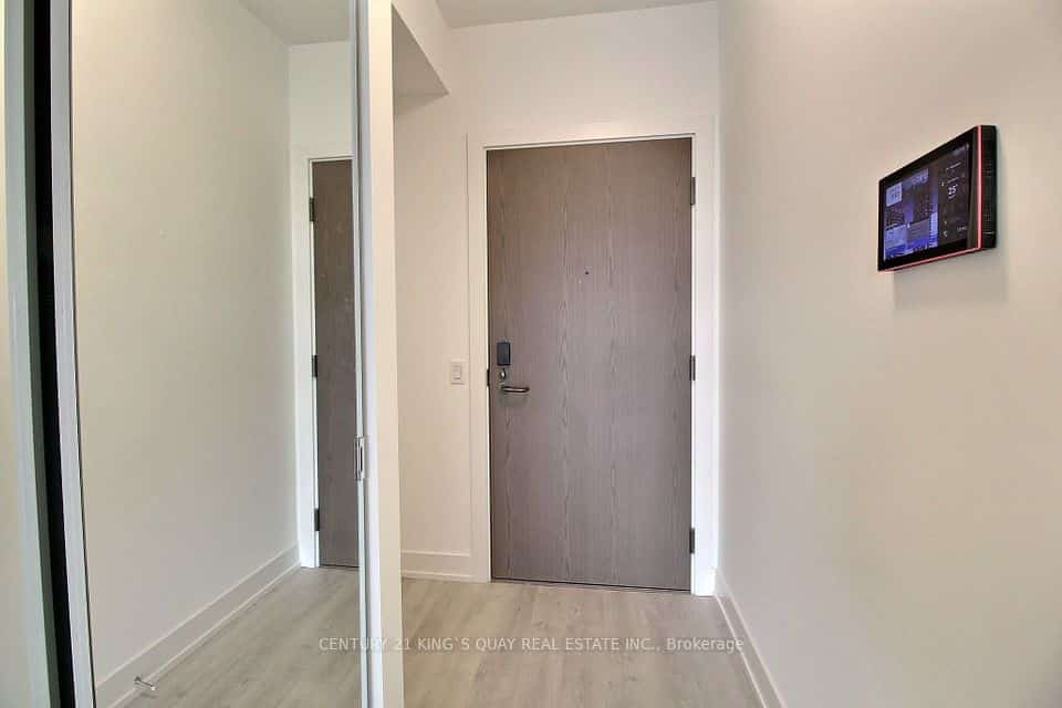 20 Inn on the Park Drive #1730, Toronto, ON M3C 0P8