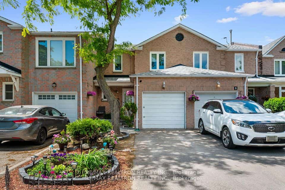 4 Sunshine Drive, Richmond Hill, ON L4C 8K8