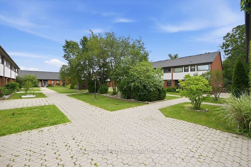 530 Falgarwood Drive, Oakville
