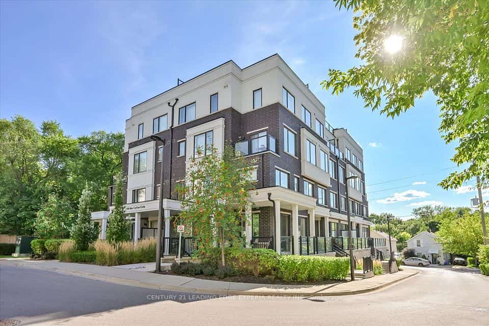100 Alex Gardner Circle #2, Aurora, ON L4G 3G5