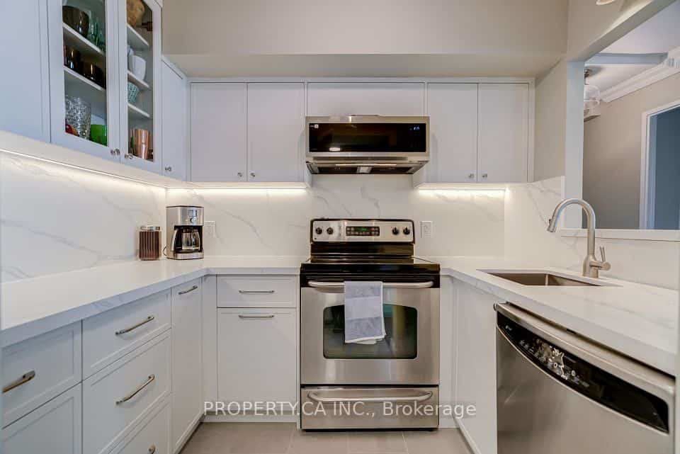 92 King Street #1008, Toronto, ON M5C 2V8