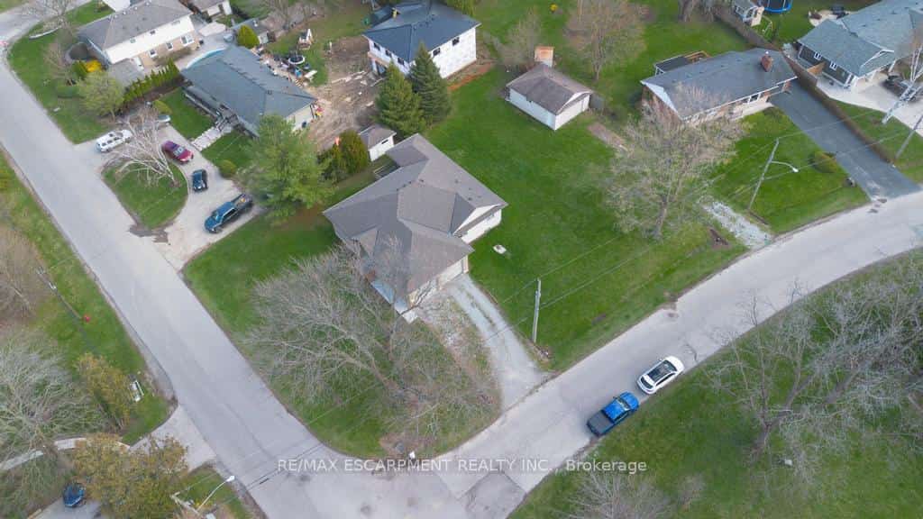 80 Lister Avenue, Hamilton, ON L9B 1E2