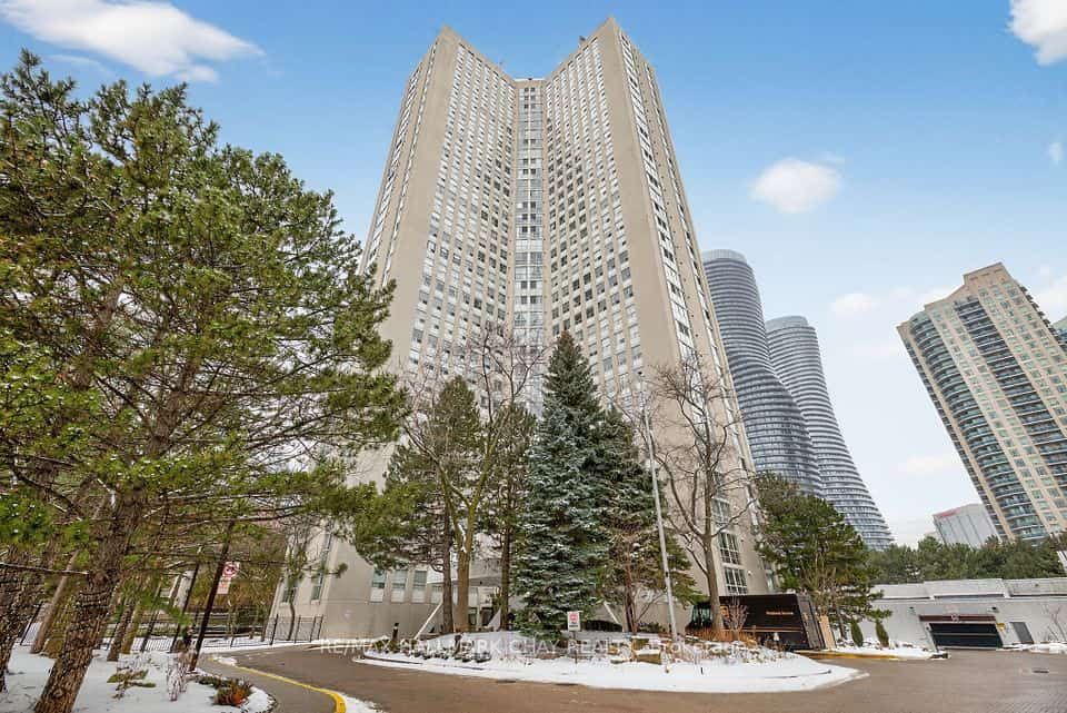 3650 Kaneff Crescent #501, Mississauga, ON L5A 4A1