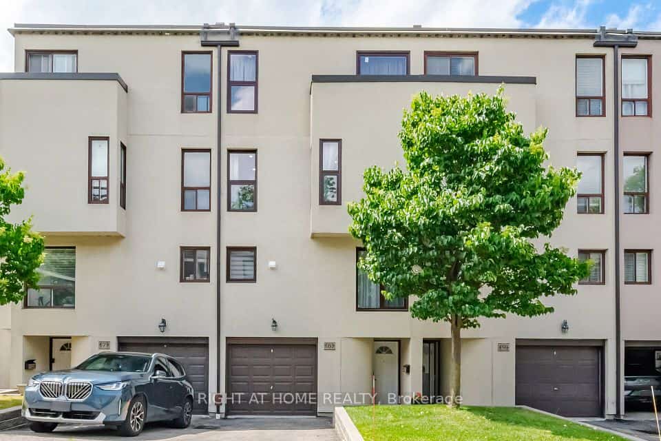 24 REID Drive #8, Mississauga, ON L5M 2A6