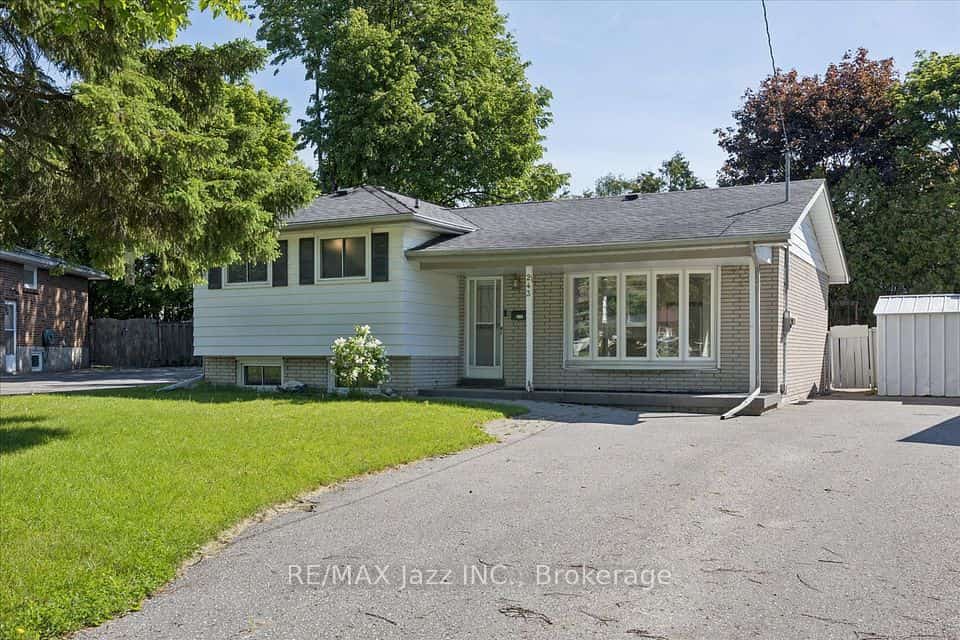 243 Acadia Drive, Oshawa, ON L1G 1X9