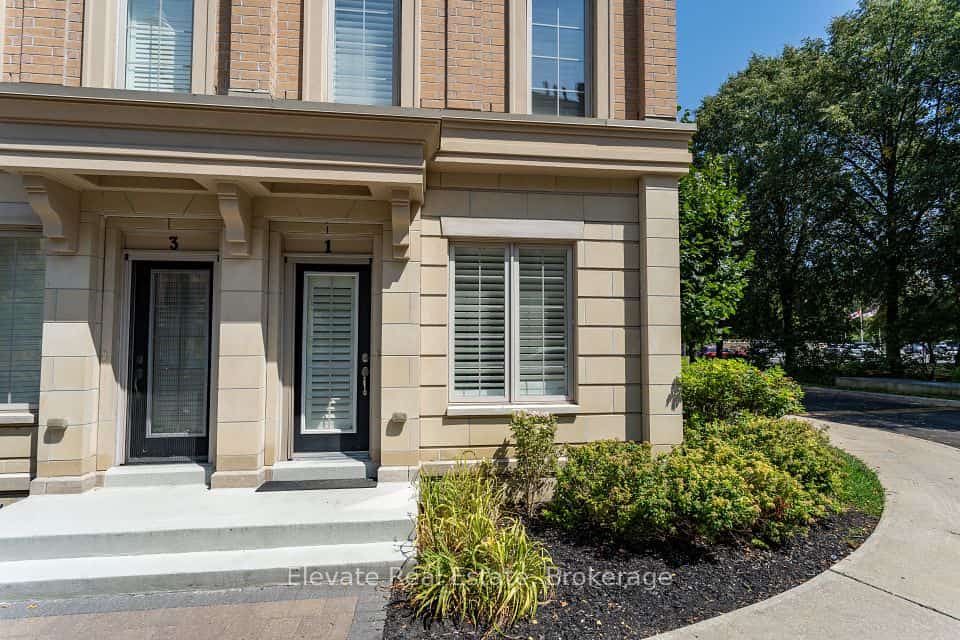 1 Hargrave Lane #1, Toronto, ON M4N 0A4