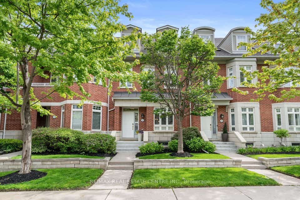 12 St Lawrence Drive, Mississauga, ON L5G 4V1