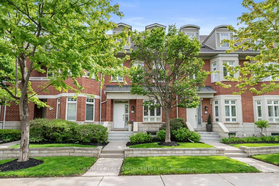 12 St Lawrence Drive, Mississauga