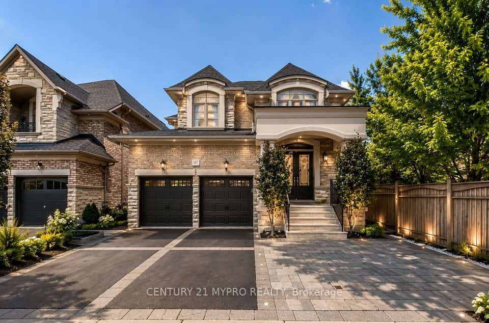 107 Hailsham Court, Vaughan, ON L4L 1A6