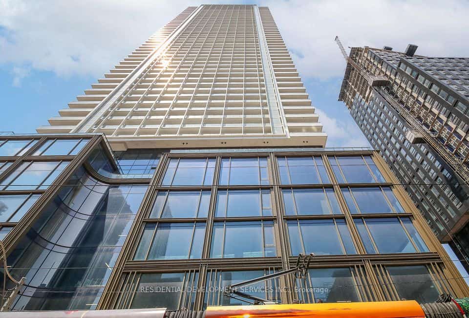 88 Queen Street #803, Toronto, ON M5C 0B6