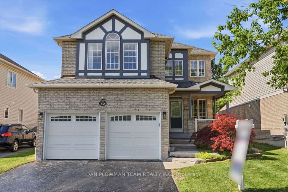 30 Weldon Street, Whitby, ON L1R 2T4