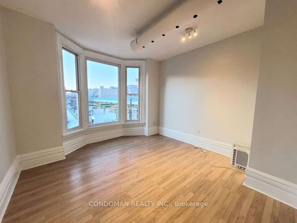 139 1/2 John Street S #4, Hamilton, ON L8N 2C3
