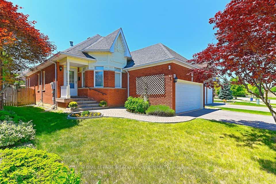 16 Harrop Avenue, Halton Hills, ON L7G 5R2