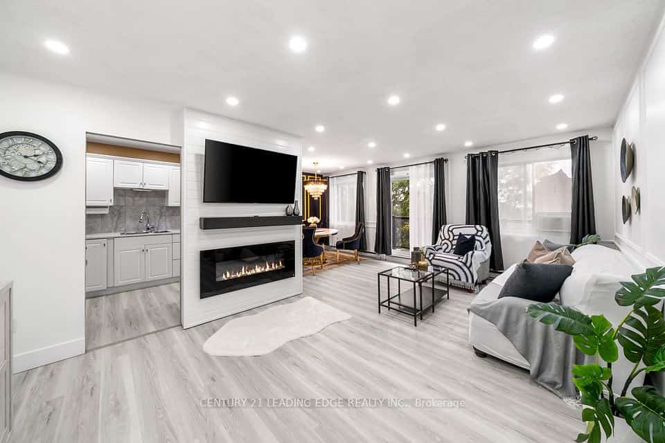 131 Taunton Road E #502, Oshawa, ON L1G 3T8
