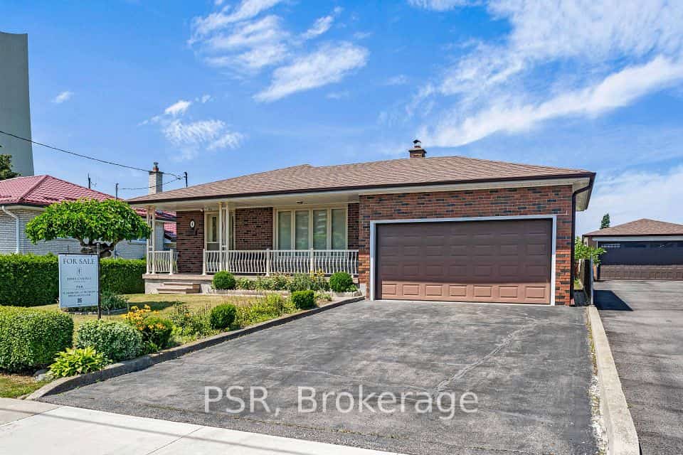 4 Gatesgill Crescent, Toronto, ON M3M 1X9