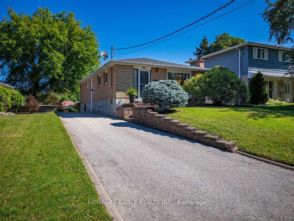 751 Greenfield Crescent, Newmarket, ON L3Y 3B2