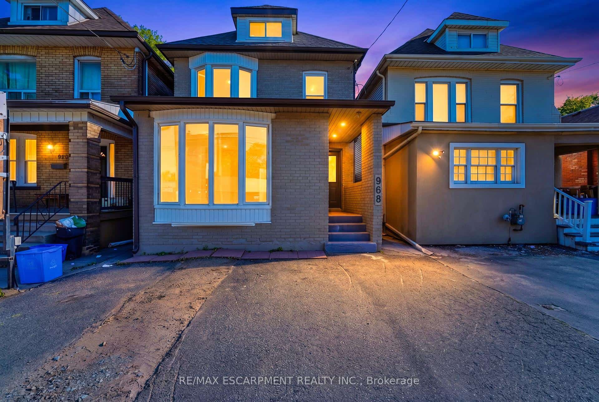 968 Main Street E, Hamilton, ON L8M 1M8
