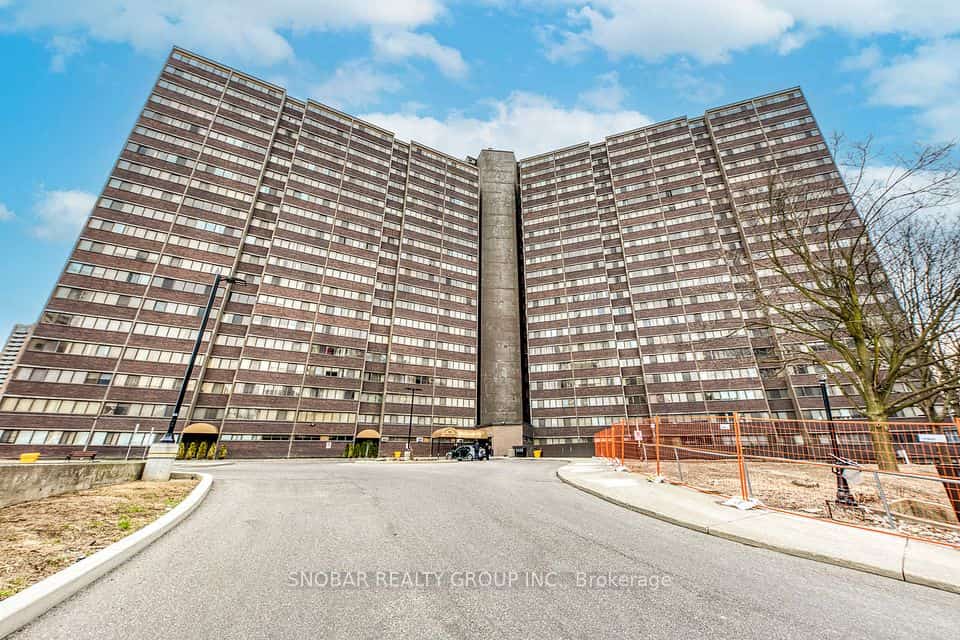 11 Wincott Drive #810, Toronto, ON M9R 2R9