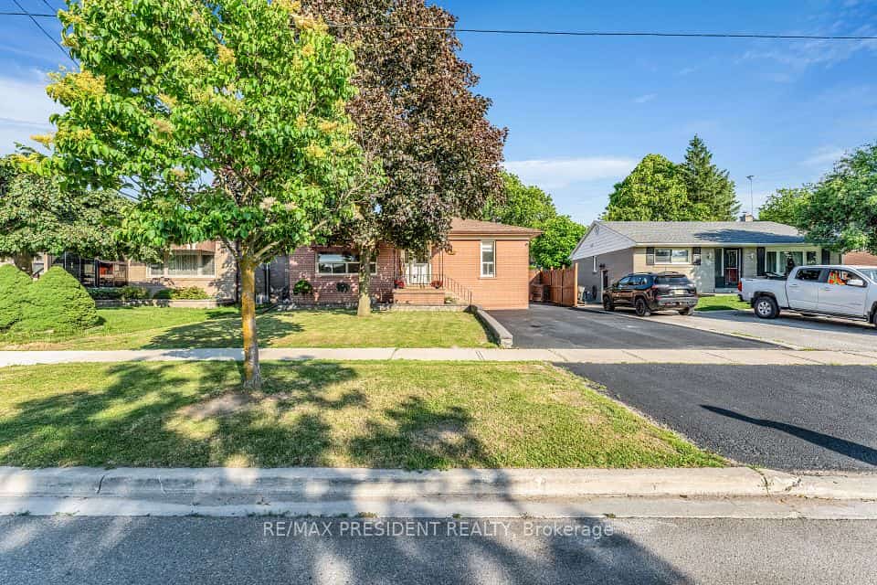 163 Prince Charles Drive, Halton Hills, ON L7G 3W1