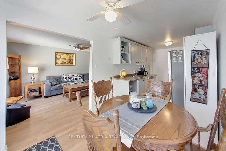 27 Dickens Drive, Barrie, ON L4N 5C4