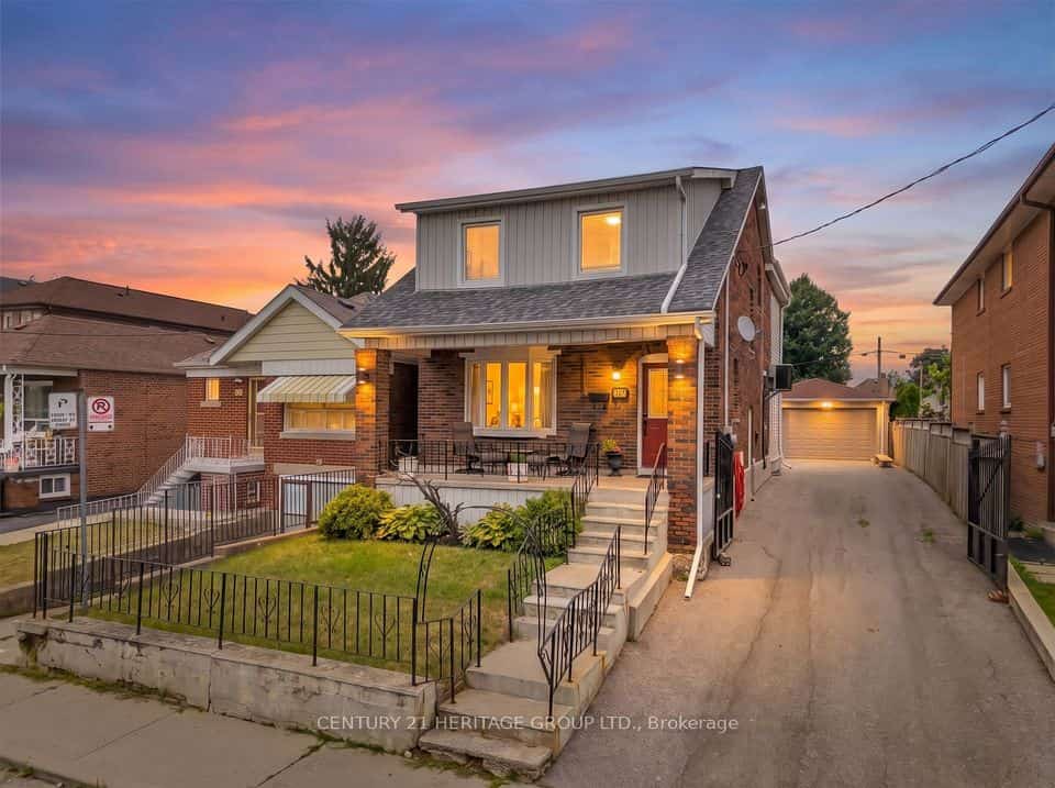 33 Sanderstead Avenue, Toronto, ON M6E 4X6