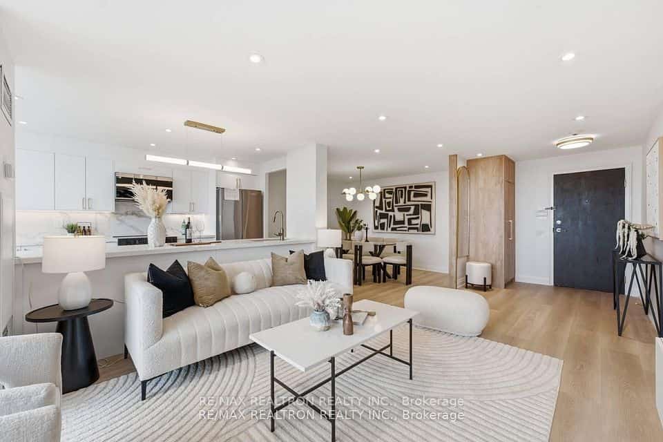 110 Promenade Circle #805, Vaughan, ON L4J 7W8