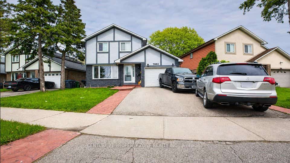 7652 Roselle Crescent, Mississauga, ON L4T 3N2
