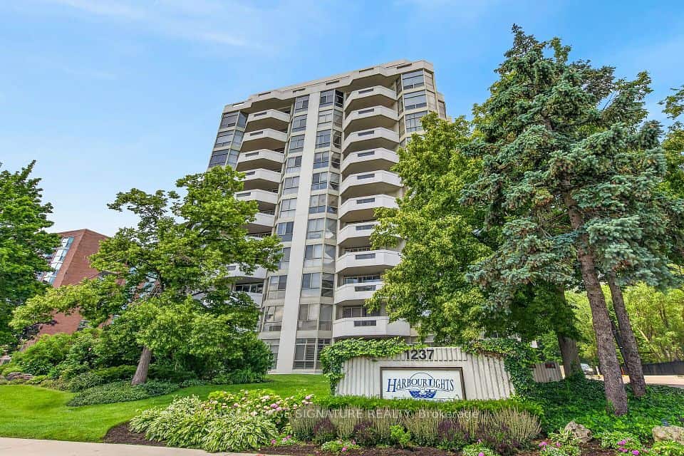 1237 North Shore Boulevard E, Burlington