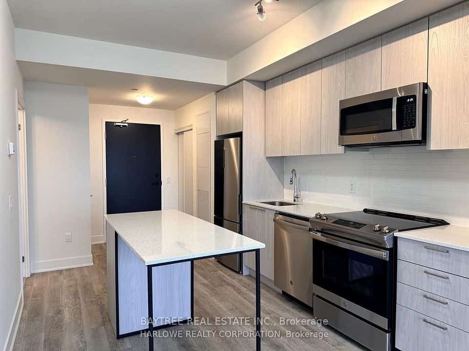 185 Deerfield Road #605, Newmarket, ON L3Y 0G7