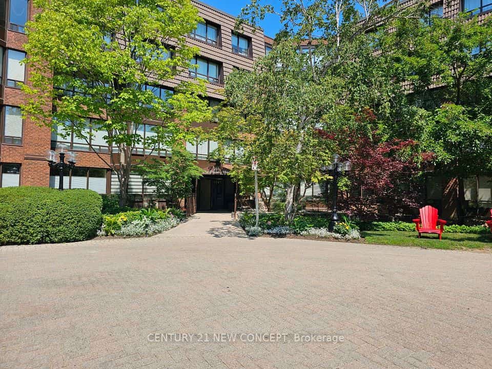 255 The Donway West E #123, Toronto, ON M3B 3M3