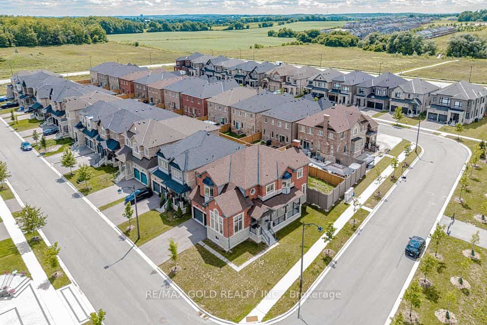 53 Betty May Crescent, East Gwillimbury, ON L9N 1S2