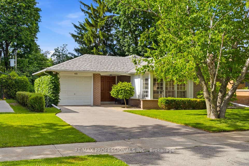 48 Wareside Road, Toronto, ON M9C 3B3