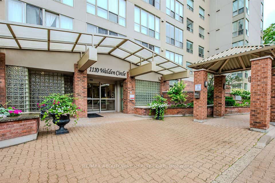 1110 Walden Circle #903, Mississauga, ON L5J 4R3