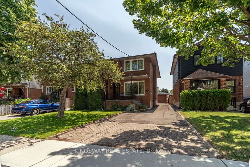 121 Lake Crescent, Toronto, ON M8V 1W2