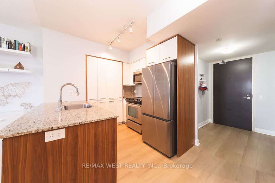 1 Valhalla Inn Road #1206, Toronto, ON M9B 1S9